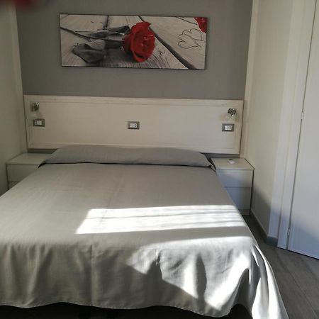 Iron Gate Marina3B Hotel Sarzana Exterior photo