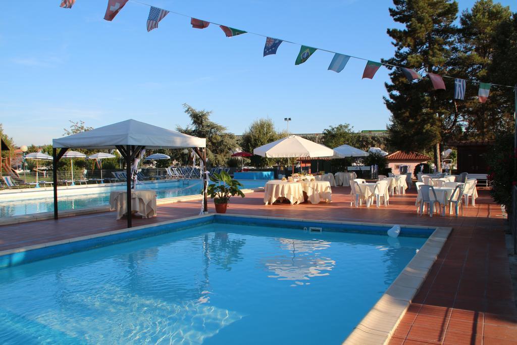 Iron Gate Marina3B Hotel Sarzana Exterior photo