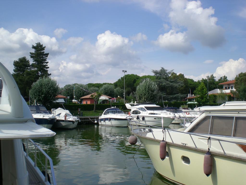 Iron Gate Marina3B Hotel Sarzana Exterior photo
