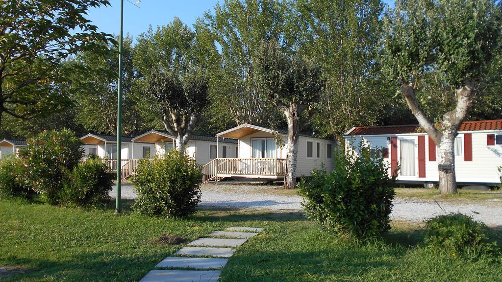 Iron Gate Marina3B Hotel Sarzana Exterior photo