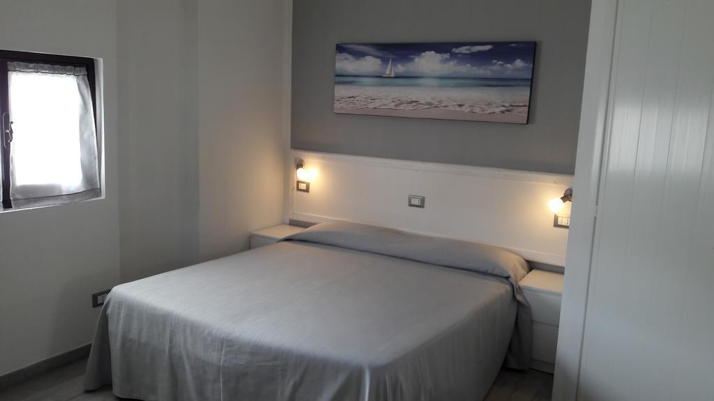 Iron Gate Marina3B Hotel Sarzana Exterior photo