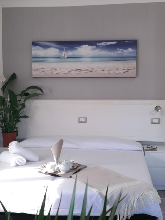 Iron Gate Marina3B Hotel Sarzana Exterior photo
