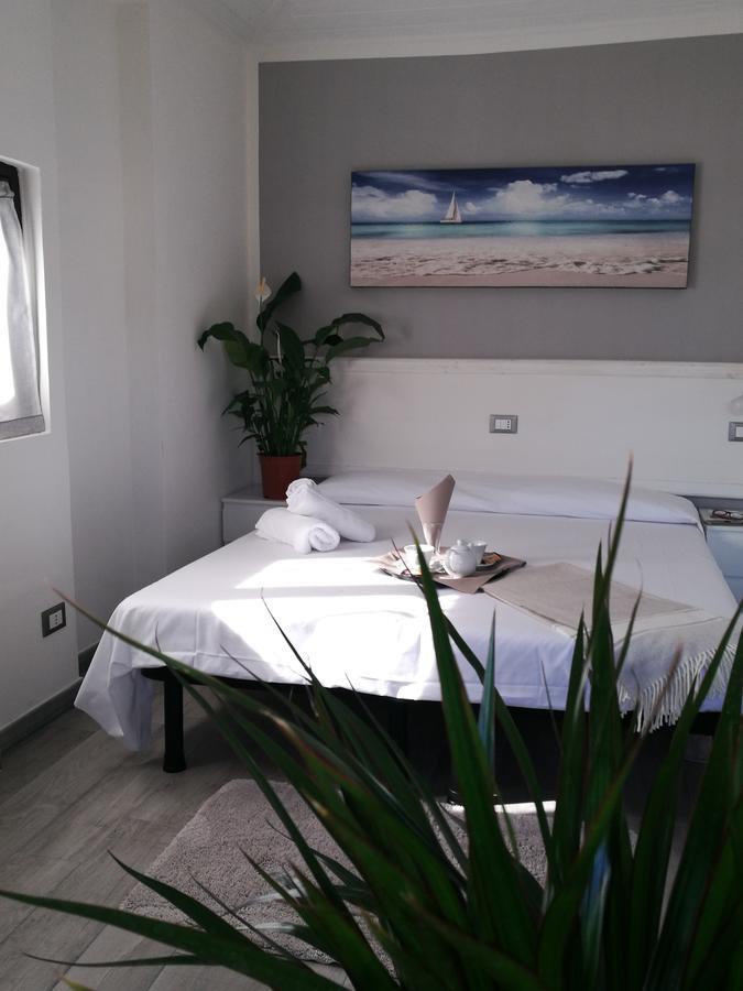 Iron Gate Marina3B Hotel Sarzana Exterior photo